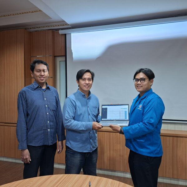 Transformasi Layanan IT STIE Indonesia Dimulai! Mahasiswa UBSI Serahkan Aplikasi Helpdesk Digital