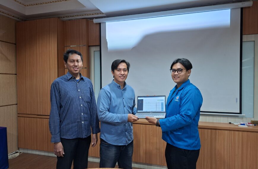 Transformasi Layanan IT STIE Indonesia Dimulai! Mahasiswa UBSI Serahkan Aplikasi Helpdesk Digital